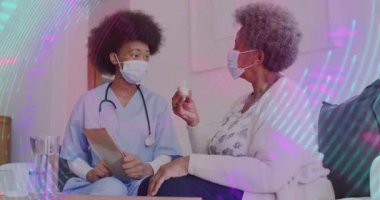 Hemşirenin sağlık muayenesine başlamasıyla hastanın canlandırılmış dozaj çizelgesi zamanlamayı doğruladı. Tıbbi, bakım, ev bakımı, profesyonel, şefkatli, bilgilendirici, yaşam tarzı