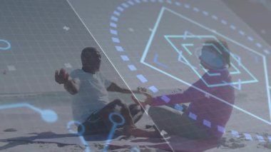 Altıgen ağ düğümlerini kapatan, kıyı şeridine el sıkışan çiftler. Sağlık, bağlantı, rahatlama, uyum, teknoloji, farkındalık, rahatlık