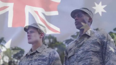 Açılış sahnesinde, Avustralya bayrağını solduran ittifakı onurlandıran üç askeri havacı görülüyor. Askeri, yoldaşlık, disiplin, birlik, cesaret, ciddiyet, vatanseverlik.