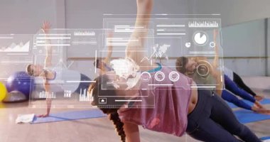 2 saniyelik tahtadan sonra, HUD dünya ve çubuk grafiklerini gösterirken fitness eğitmeni grubu yönetiyor. Fitness, strength, innovation, performance, team work, calibration, motivasyon