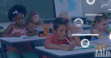 Zamanlayıcı başlatıldığında beş öğrenci sınıf çalışması yazarken zamanlayıcılar ve çizelgeler ilerlemeyi izlemek için güncelleniyor. Eğitim, öğrenim, konsantrasyon, çocuklar, sınıf, istatistik, gelişme