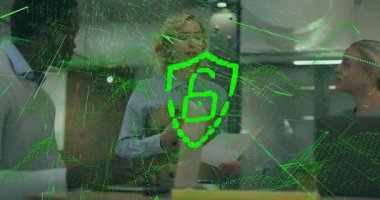 Merkez hoparlörde güvenlik önlemleri alınarak ağ kurulduğunu gösteren teknik veriler var. İşbirliği, yenilik, güvenlik, dijital, takım çalışması, profesyonel, veri görselleştirme