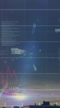 Şehir manzarası üzerinde finansal veri işleme animasyonu. Küresel iş, finans, veri işleme ve dijital arayüz kavramı dijital olarak oluşturulmuş video.