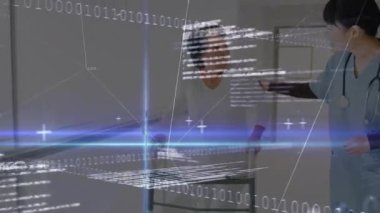 Hemşire, hastane koridorundaki tıbbi rehabilitasyon için hastaların omzuna elini koydu. Rehabilitasyon, destek, hareketlilik, sağlık, iyileşme, takım çalışması, teşvik