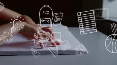 Körler alfabesini sayfada takip eden kız yüzen eğitim simgelerine neden oluyor ve okurken sayfaları çeviriyor. Çocuk, okur yazarlık, erişilebilirlik, eğitim, doku, odaklanma, merak