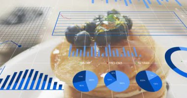 Dijital grafikler canlandırmayı canlandırırken krep üzerine sahne açılışı şurup ve böğürtlen damlatıyor. Tatlı, kahvaltı, dijital analiz, veri görselleştirme, modern, minimalizm, teknolojiden esinlenilmiş