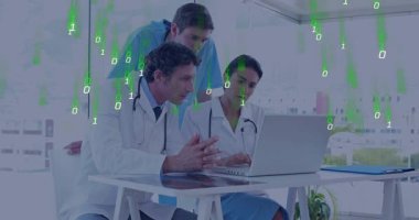 Üç doktor masadaki hasta kayıtlarını inceliyor. Yeşil ikilik sistemi başlatıyorlar ve verileri analiz ediyorlar. Tıbbi, işbirliği, teknoloji, sağlık, tanı, profesyonel, dijital