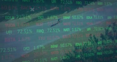 Bisikletçi orman yolunda pedal çevirirken finans piyasadaki değişimleri gösteren bir parşömen beliriyor. Macera, yenilik, teknoloji, açık hava, gençlik, keşif, hareketlilik