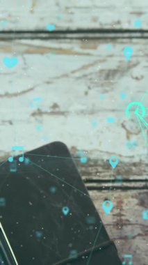 Günlük üzerindeki kalemle ve tahta masadaki sütle bağlanmış simgelerin canlandırılması. Dijital bileşik, çoklu pozlama, iletişim, içecek, soyut ve içki kavramı.