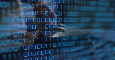 Tonearm sürükleyici kadın Stylus 'u çift kaplama altında hizalayıp düzgün bir ses kaydı sağlıyor. Teknoloji, müzik, vintage, sinematik, yenilik, ses, atmosfer