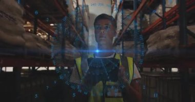 Depo işletmecisi dar bir koridora giriyor AR taramasını başlatıyor, hisse senetlerini inceliyor ve ön plana çıkarıyor. Teknoloji, lojistik, envanter, siber, endüstriyel, gelecekçilik, verimlilik.