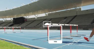 Engelli koşuya doğru koşan bayan atlet, akıllı telefon ikonu veri izleme performansını gölgeliyor. Atletizm, spor, veri analizi, spor, spor, stadyum, hareket, dijital teknoloji.