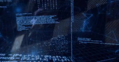 Kamera ağ düğümlerini görselleştirirken, kod akımları halkalar oluşturarak sanal küreyi yansıtıyor. Siber uzay, veri görselleştirme, gelecek, teknoloji, ağ, dijital arayüz, yenilik