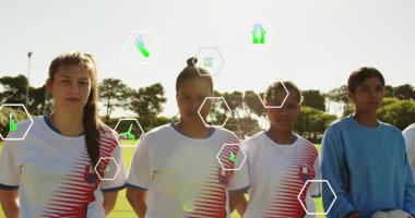 Futbol oyuncuları kamera panelleri ile diziliyorlar ve ikonları canlandırarak performans ölçümlerini canlandırıyorlar. Sporcular, takım çalışması, spor, fitness, dijital, açık hava, beceri