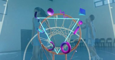 Kadın basketbol takımı, erkek oyuncu smaç basmadan önce dönüşümlü üçgen şekilleriyle sahadan çıkıyor. Atletik, takım çalışması, dijital sanat, spor, motivasyon, hareket, canlı