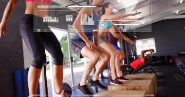 Beş kişilik bir grup çömeliyor, sonra kutucuklara atlıyor, ölçümler için güncelleme tuşlarına basıyor. Spor, güç, takım çalışması, dinamik, modern, atletik, motivasyon