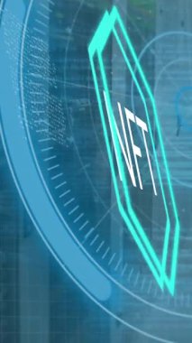 Ekranlar ve şebeke arka planında dijital zarfların animasyonu. Küresel iş bağlantıları ve dijital arayüz konseptini dijital olarak oluşturur.