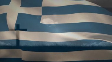 Yunan ulusal bayrağını hafifçe sallamaya başlayan esinti dalgalanmalarla rüzgarın etkisini gösteriyor. Vatanseverlik, manzara, hareket, kumaş, açık hava, dinginlik, ulusal