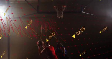 Pas alan ve basket atan oyuncu, kırmızı nokta ya da sarı zaman kodlu izleme sporu analizleriyle örtüşüyor. Atletizm, rekabet, hareket, hareket, spor giyim, performans, dinamik