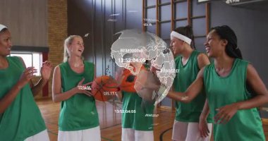 Hologram küresi, beş sporcunun üst üste binen istatistikleri eşleştiriyor. Beden eğitiminde takım arkadaşlığı için geçiş kartı veriyorlar. Sporcular, takım çalışması, sportmenlik, dostluk, dinamik, enerjik, enerjik