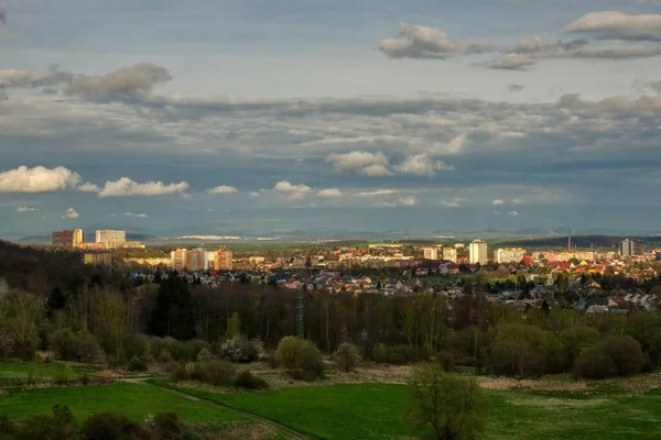 Chomutov Tjeckien April 2023 Utsikt Mot Staden Vid Solnedgången — Stockfoto