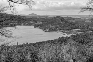 Bakış Splavy, Çek - 26 Nisan 2023: Borny Hill 'den Machovo Jezero lakoe