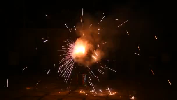 Кольорові Firecrackers Diwali Festival Stock Footage Феєрверки Або Феєрверки Землі — стокове відео