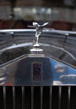 Chennai, India, December 18th 2022: Close up of The Spirit of Ecstasy. Rolls Royce remains a symbol of a luxurious car., Rolls-Royce Motor, Classic Car, Vintage car. British luxury automobile.