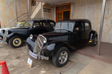 Chennai, Hindistan, 18 Aralık 2022: Citroen retro klasik araba sergisi. Chennai, Hindistan 'da Citroen klasik klasik araba sergilenmektedir. Antika araba koleksiyonu. Eski araba koleksiyonu.