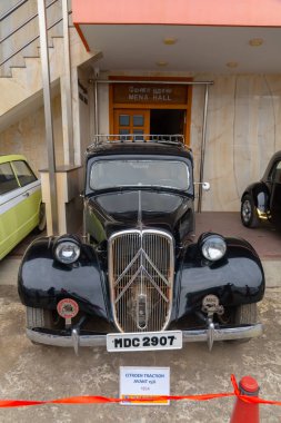 Chennai, Hindistan, 18 Aralık 2022: Citroen retro klasik araba sergisi. Chennai, Hindistan 'da Citroen klasik klasik araba sergilenmektedir. Antika araba koleksiyonu. Eski araba koleksiyonu.