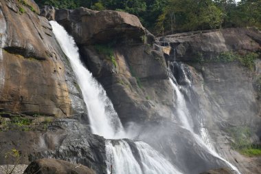 Duman ile Athirapilly Şelalelerinde Ağır Su.