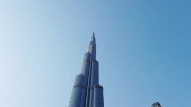 Dubai, Birleşik Arap Emirlikleri - 6 Mart 2025: Burç Halife 'nin Su Çeşmesiyle Güzel Manzarası.