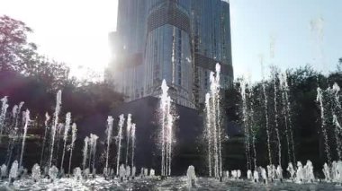 Dubai, Birleşik Arap Emirlikleri - 6 Mart 2025: Burç Halife 'nin Su Çeşmesiyle Güzel Manzarası.