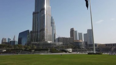 Bahçe Binası 'nda Dubai Bayrağı' yla Burj Halife Manzarası.