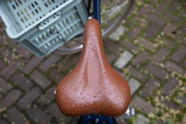 Close Details Van Een Natte Fiets Regen Regendruppel Esthetiek Amsterdam — Stockfoto