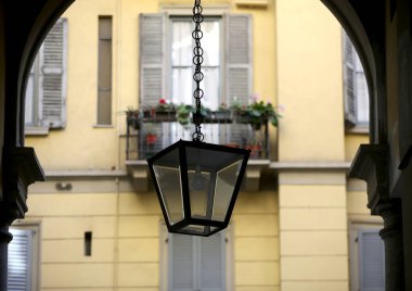 Eski Wall Street ışıklandırması, eski kasaba, Milan, İtalya