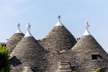 Alberobello, Apulia, Güney İtalya 'da konik çatılı tipik trulli evler