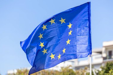 Avrupa Birliği rüzgarda sallayarak bayrak
