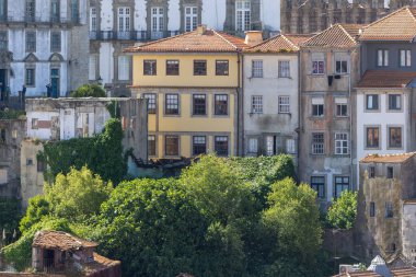 Portekiz 'in kuzeyindeki inanılmaz Porto şehrinin tarihi mimarisi.