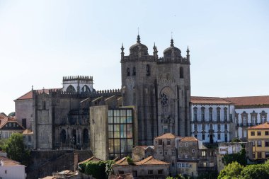 Portekiz 'in kuzeyindeki inanılmaz Porto şehrinin tarihi mimarisi.