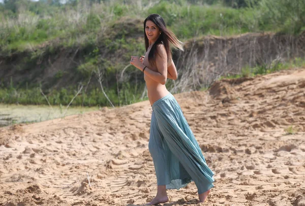 Beautiful Young Woman Stylish Long Light Silk Skirt Poses Natur — 스톡 사진