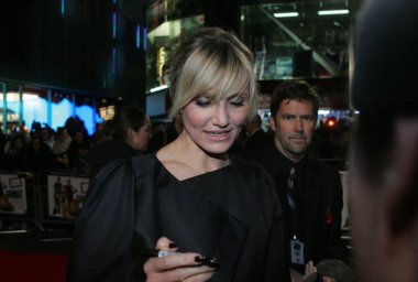 Gambit dünya prömiyeri Londra 'da Cameron Diaz' la 11 Nisan 2012 'de