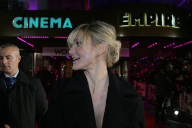 Gambit dünya prömiyeri Londra 'da Cameron Diaz' la 11 Nisan 2012 'de