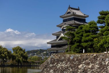 Matsumoto, Japonya - Nagano bölgesinde Chubu kasabası. Matsumoto Jo Şatosu, Japonya 'nın Ulusal Hazinesi olarak belirlenmiş 10: 12 2023