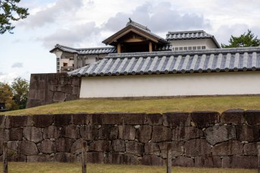 Kanazawa, Japonya 'daki Kanazawa şato parkının manzarası.