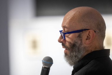 Arkadijus Gotesmanas Litvanyalı bir vurmalı çalgıcı, yenilikçi bir caz sanatçısı ve çağdaş bir müzik sanatçısıdır. Kedainiai Çok Kültürlü Merkezi 12: 2023 Konseri