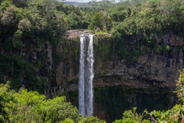 mauritius Adası'chamarel düşer