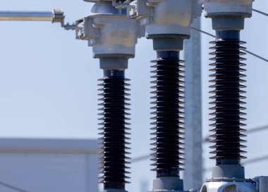 Yüksek Voltaj Aktarım Alt İstasyonu Bileşenleri: Verimli Güç Dağıtımı İçin İzolatörler ve Elektrik Ekipmanları