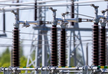 Yüksek Voltaj Aktarım Alt İstasyonu Bileşenleri: Verimli Güç Dağıtımı İçin İzolatörler ve Elektrik Ekipmanları