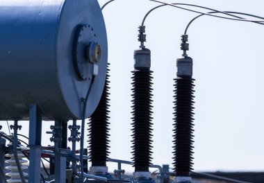 Yüksek Voltaj Aktarım Alt İstasyonu Bileşenleri: Verimli Güç Dağıtımı İçin İzolatörler ve Elektrik Ekipmanları